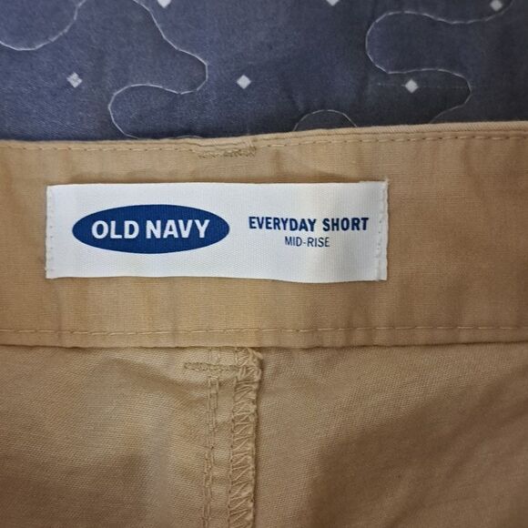 Old Navy tan Everyday shorts size 2 - Picture 2 of 4